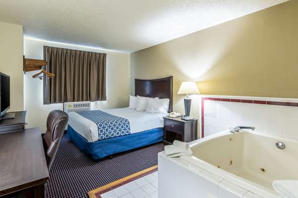  - Econo Lodge Inn & Suites Auburn