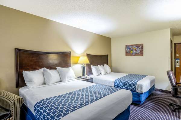  - Econo Lodge Inn & Suites Auburn