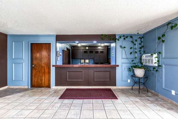  - Econo Lodge Inn & Suites Auburn