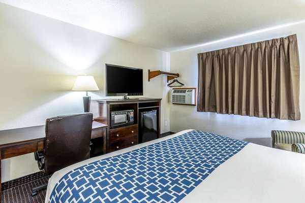  - Econo Lodge Inn & Suites Auburn