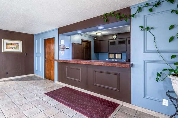  - Econo Lodge Inn & Suites Auburn