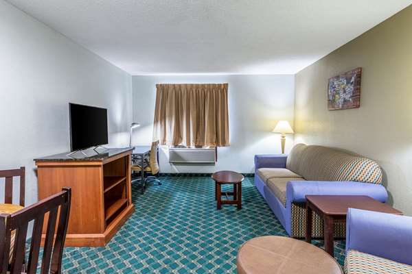  - Econo Lodge Inn & Suites Auburn