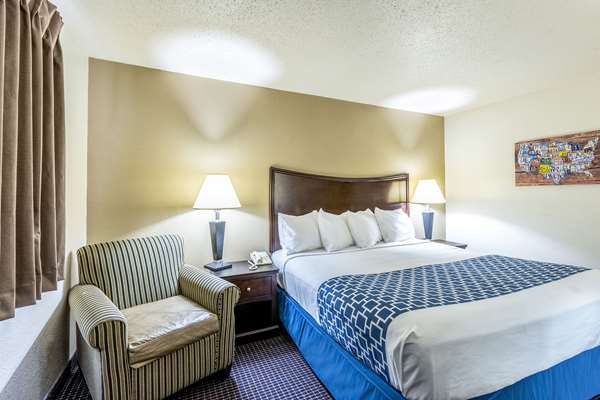  - Econo Lodge Inn & Suites Auburn