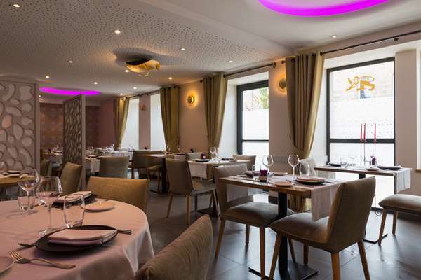 Dining,Dining Area,Restaurant,On-Site