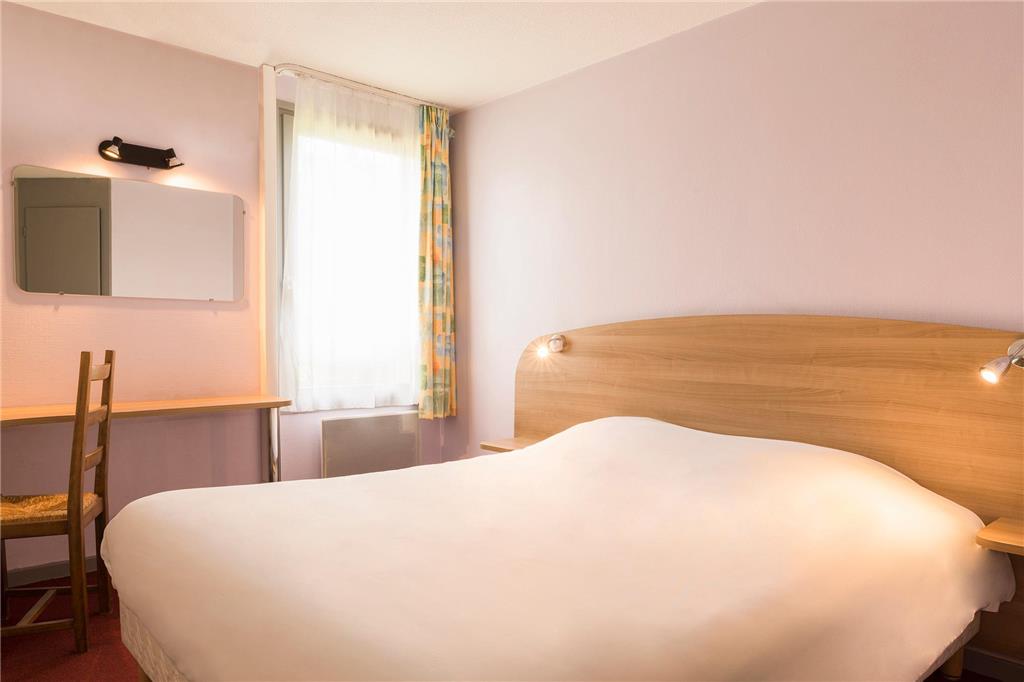 OGCITY HOTEL VALENCE EST-guestroom-Guest Room,On-Site.jpg