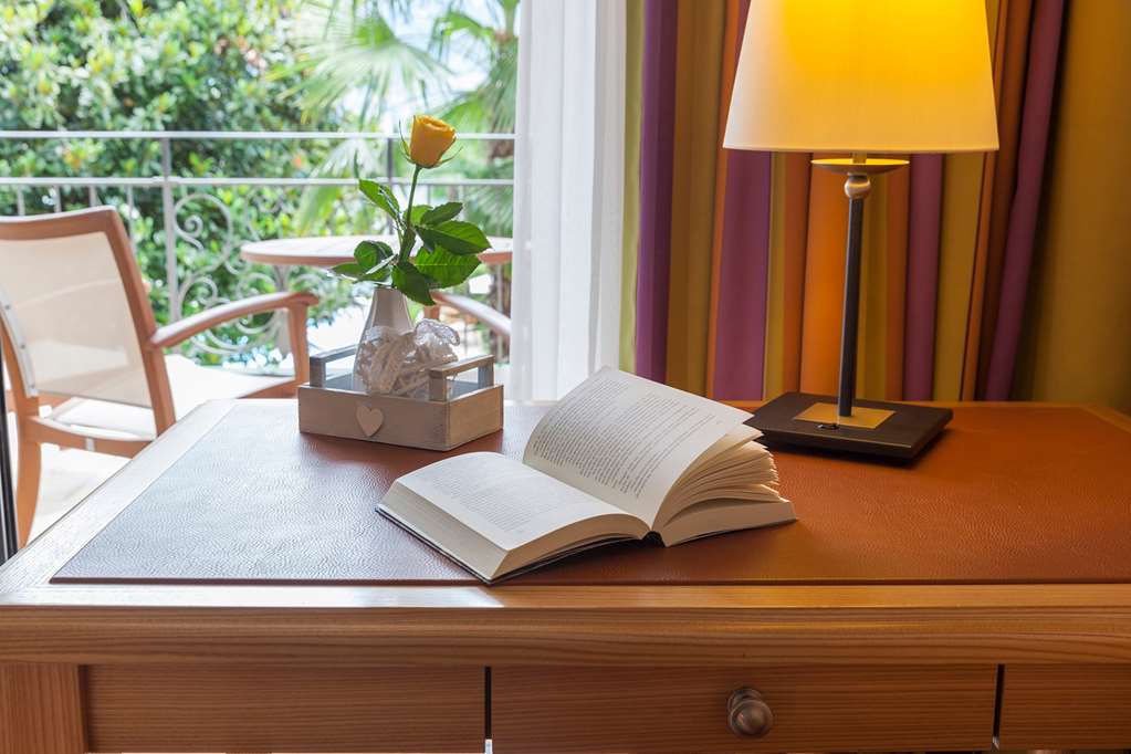 OG RELAISHOTEL REMORINO-guestroom-Guest Room,On-Site.jpg