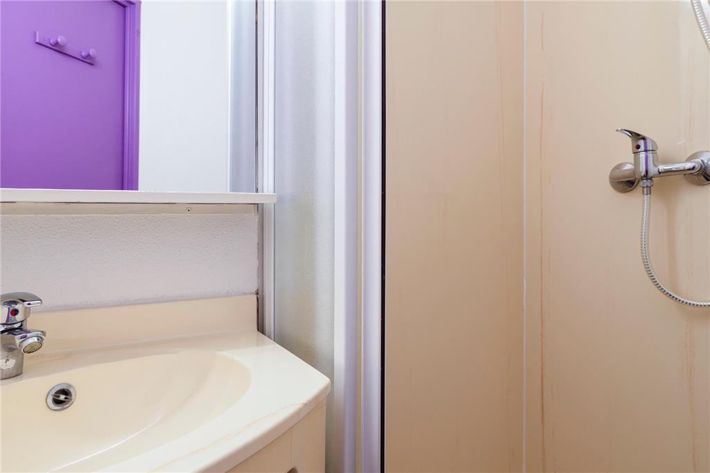 OG ACCESS BEZIERS EST-guestroom-Guest Room,Bathroom,On-Site.jpg