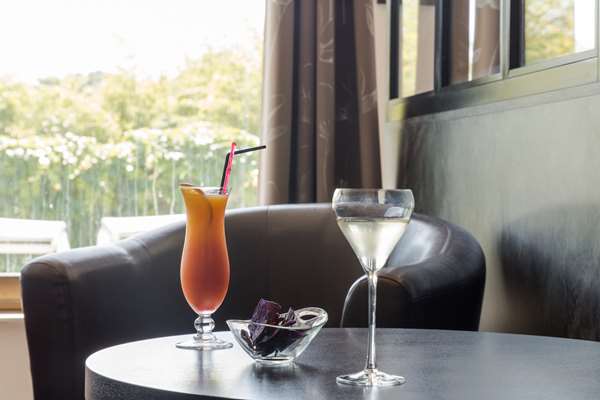 On-Site,Bar/Lounge