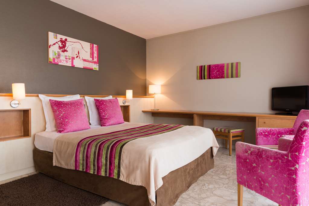 OG BOUTIQUEANTIBES LES STRELITZIAS-guestroom-Guest Room,On-Site.jpg