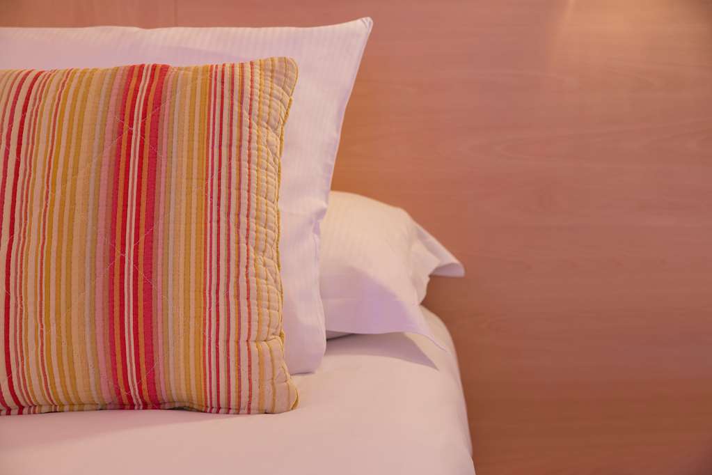 OG CITY PAVILLON BEZIERS-guestroom-Guest Room,On-Site.jpg
