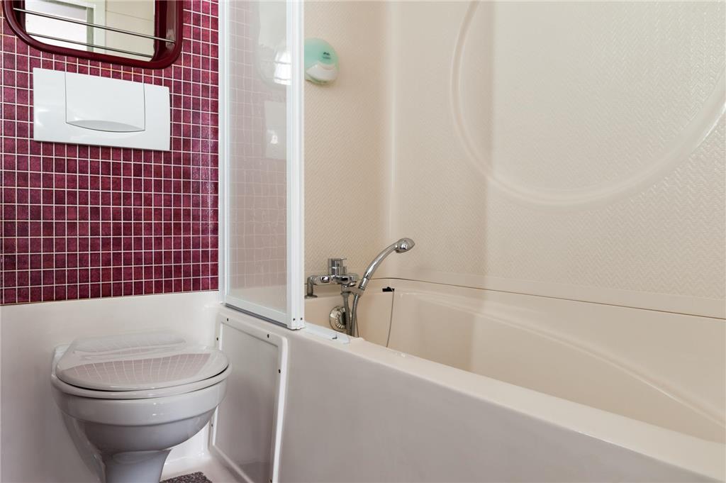 OG CITY HOTEL EDEN ROUEN NORD-guestroom-Guest Room,Bathroom,On-Site.jpg