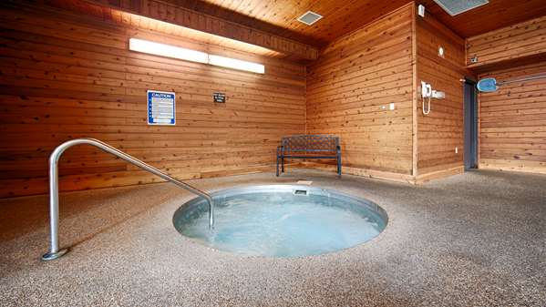 Pool - Best Western Lee's Motor Inn Chamberlain