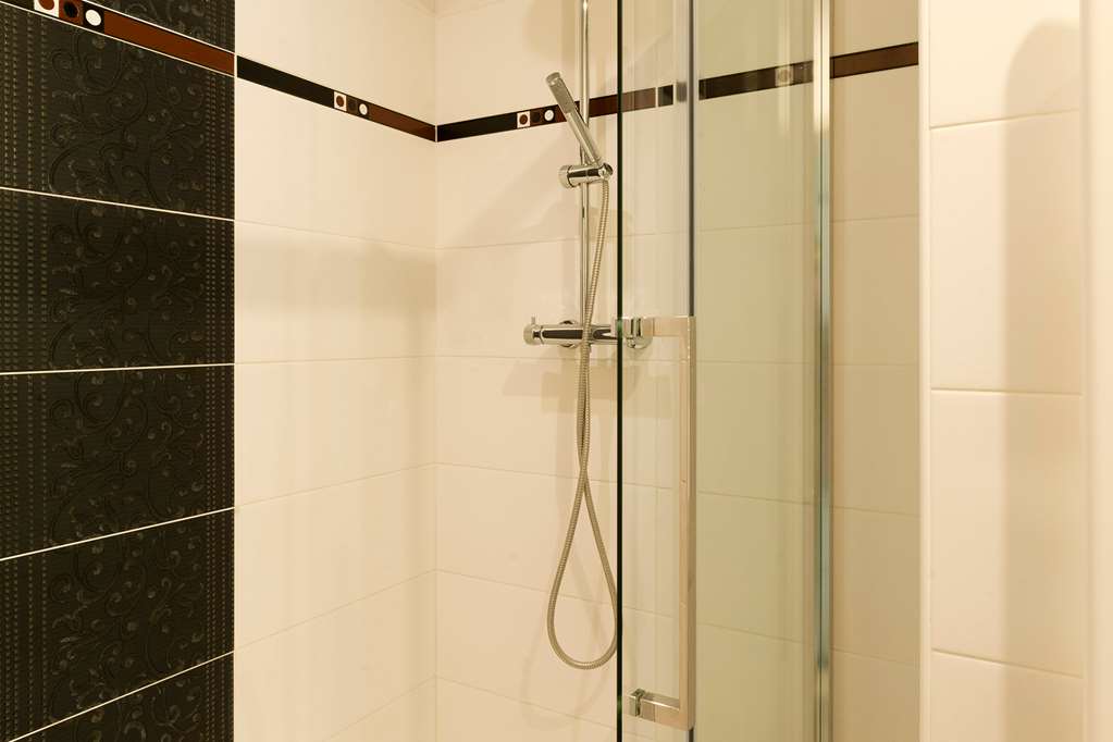 OG BOUTIQUE HOTEL NEPTUNE-guestroom-Guest Room,Bathroom,On-Site.jpg