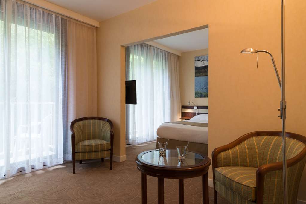OG VILLA BORGHESE-guestroom-Guest Room,Suite,On-Site.jpg