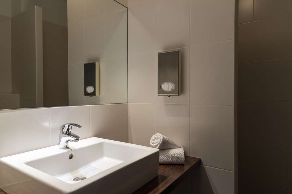 OG VILLA BORGHESE-guestroom-Guest Room,Bathroom,On-Site.jpg