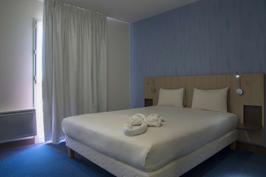 OG ACCESS CHOLET GARE-guestroom-Guest Room,On-Site.jpg