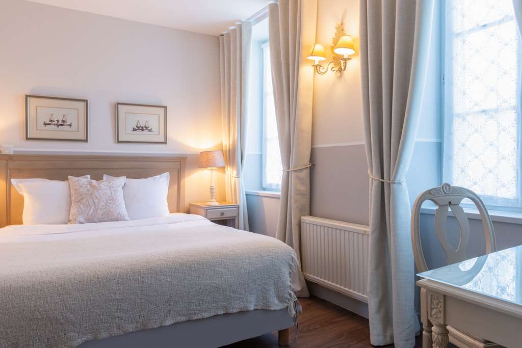 OG RESTAURANT LES ORMES-guestroom-Guest Room,On-Site.jpg