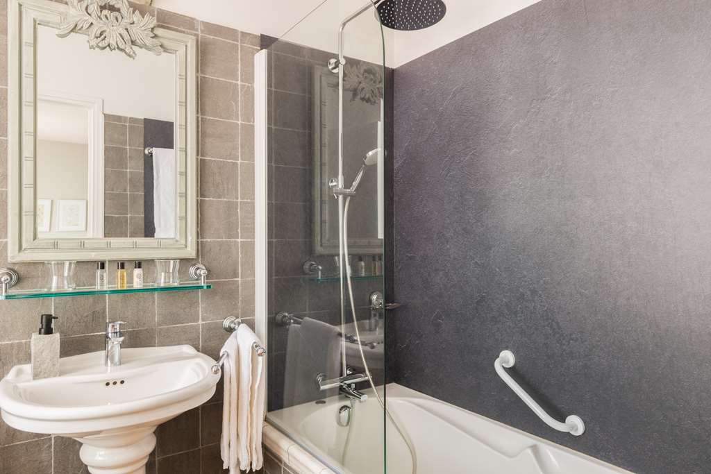 OG RESTAURANT LES ORMES-guestroom-Guest Room,Bathroom,On-Site.jpg
