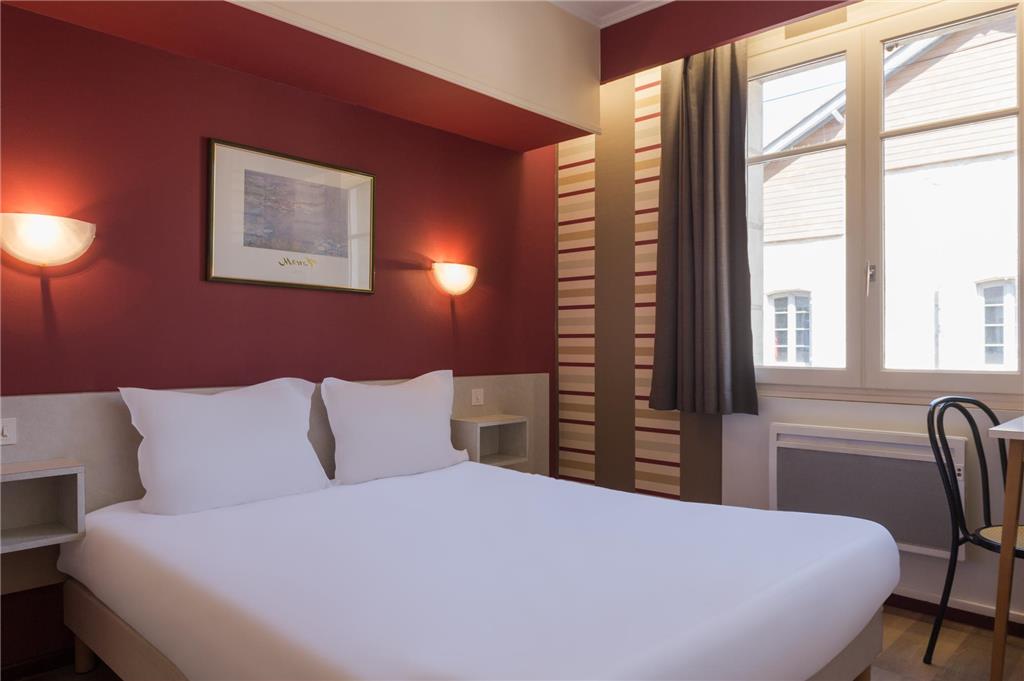 OGFIGEAC-guestroom-Guest Room,On-Site.jpg