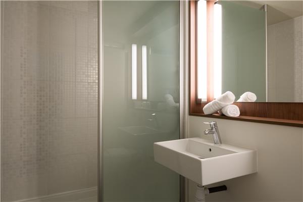 Guest Room,Bathroom,On-Site