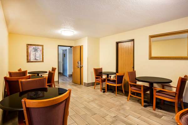  - Super 8 Hotel Lawrence