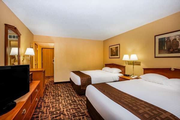  - Super 8 Hotel Lawrence