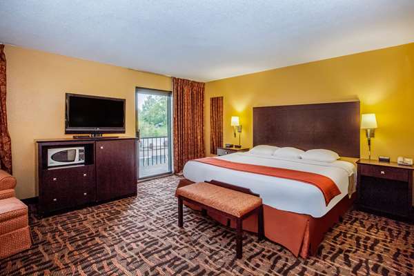 Suite - Super 8 Hotel Lawrence