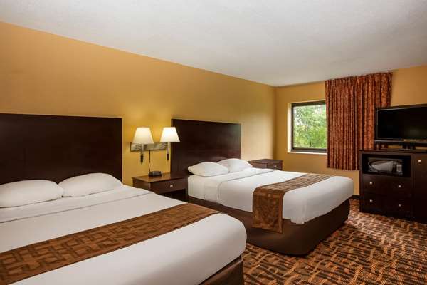 Suite - Super 8 Hotel Lawrence