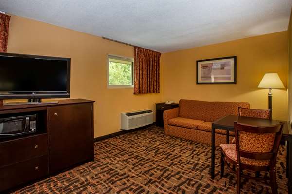 Suite - Super 8 Hotel Lawrence