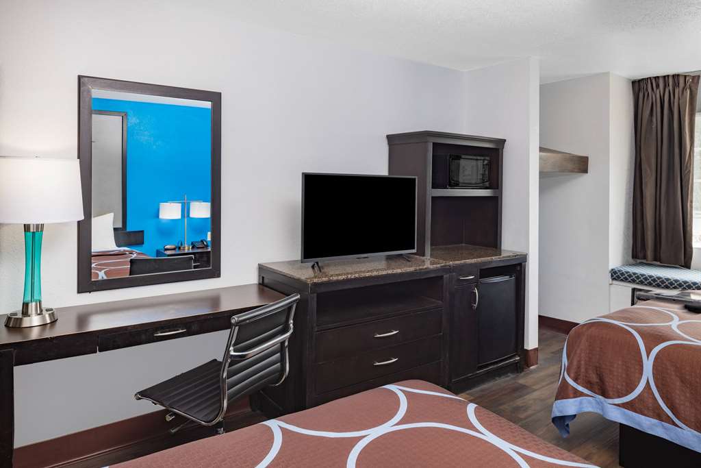 SUPER 8 PENSACOLA-guestroom-Guest Room,On-Site.jpg