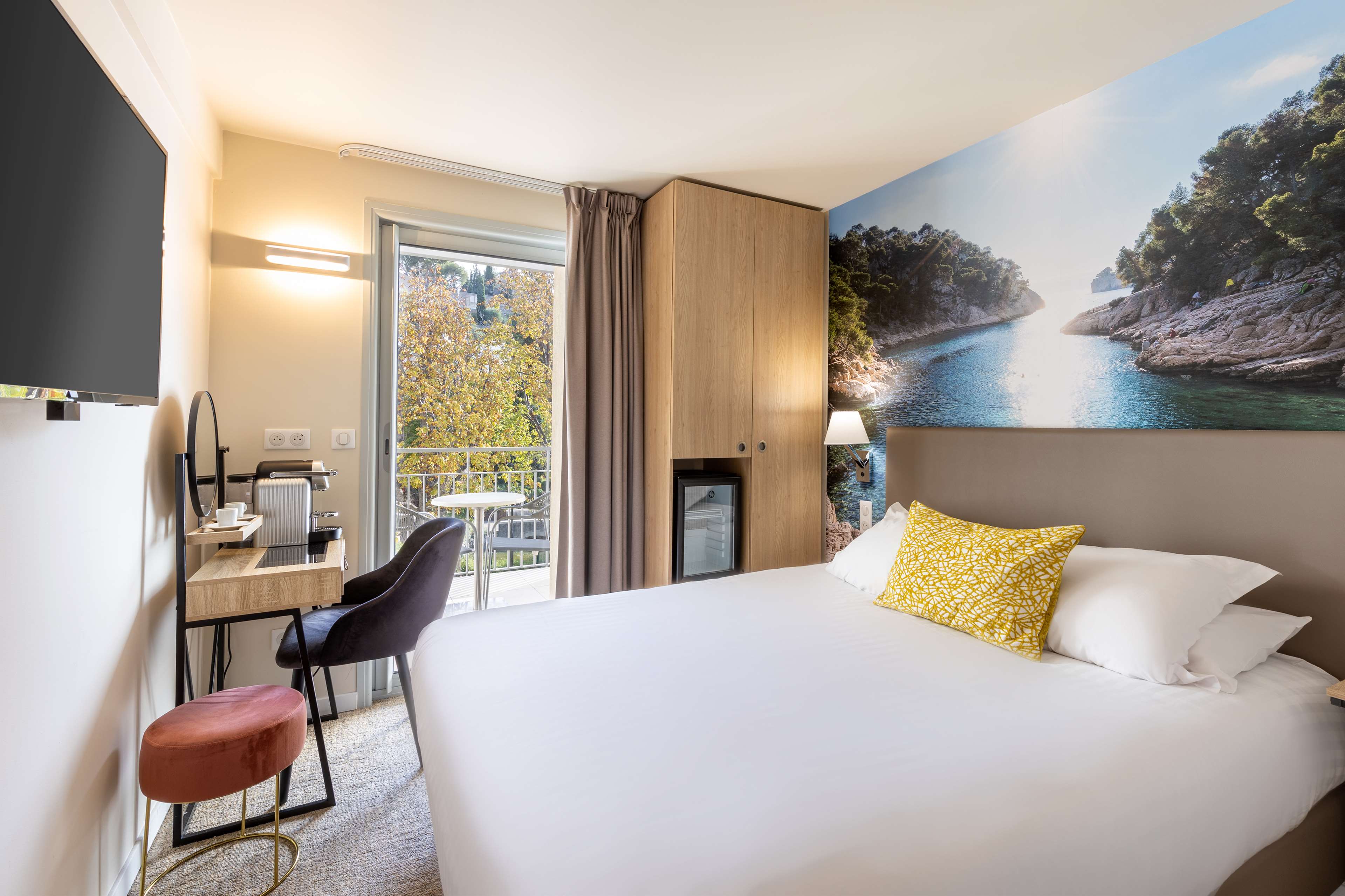 Best Western Hotel & SPA Coeur De Cassis Room Type - 1 Queen Bed, Non-Smoking, Superior Room, Balcony, Garden View, Espresso Machine