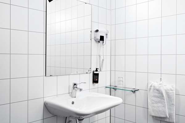 2 Single Beds, Non-Smoking, Economy Room, Wi-Fi, Full Breakfast