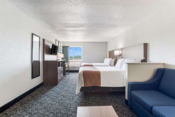 Suite - Quality Inn & Suites Ferdinand - I-64, Exit 63