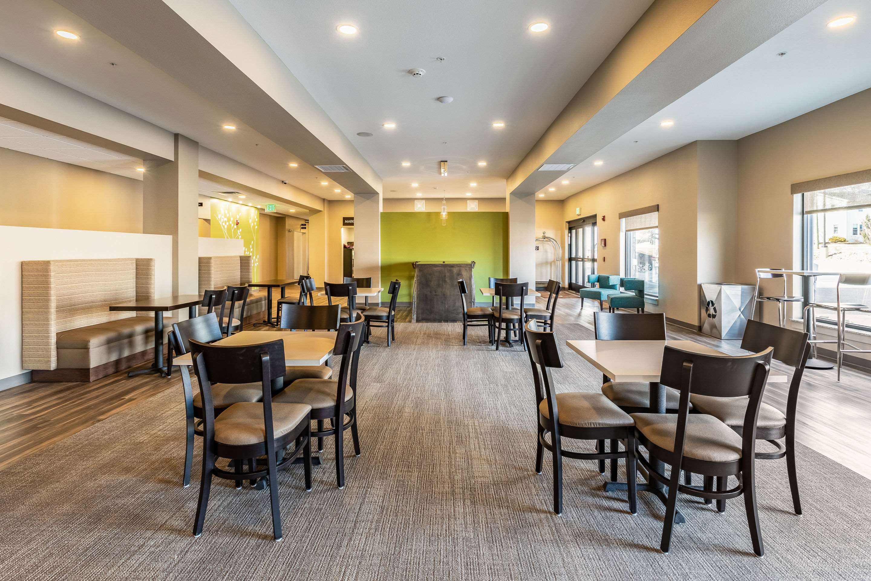 Breakfast area | Sleep Inn & Suites Mt. Hope near Auction & Event Center