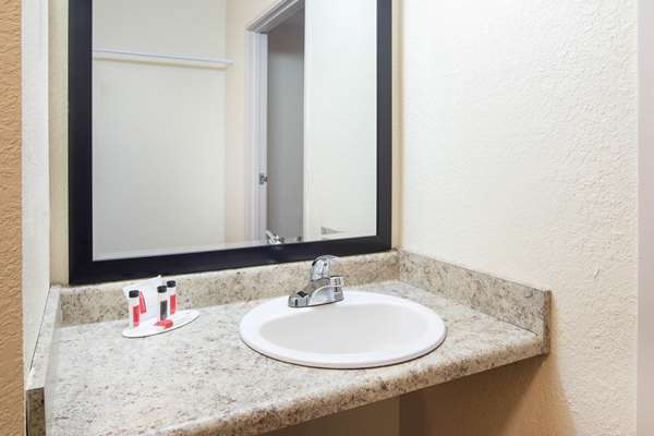  - Days Inn Macon - I-75, Exit 169