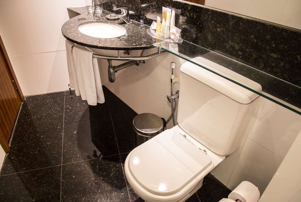 WYNDHAM RIO BARRA-guestroom-Guest Room,Bathroom,On-Site.jpg