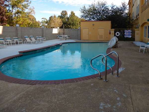 Pool - Embassy Suites Lexington Green