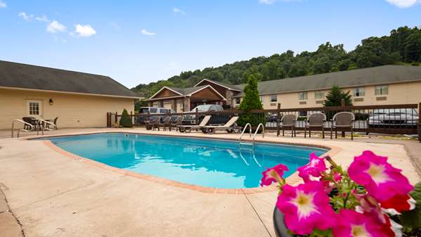 Pool - SureStay Plus Hotel by Best Western Berkeley Springs