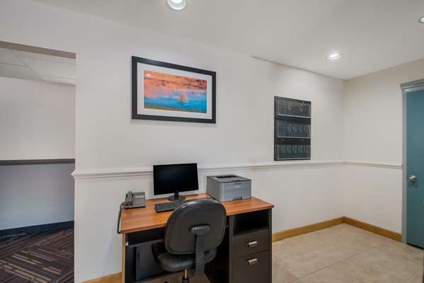 Conference Area - SureStay Plus Hotel by Best Western Berkeley Springs