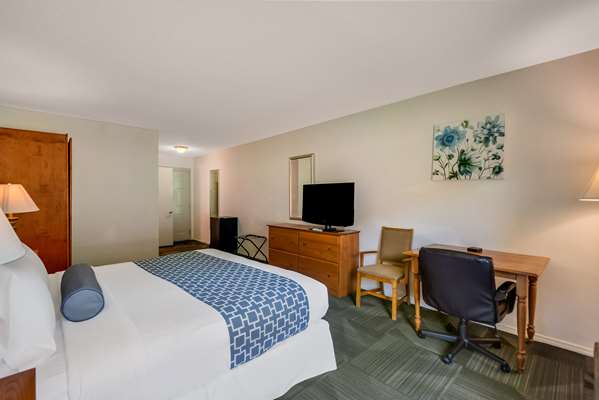  - SureStay Plus Hotel by Best Western Berkeley Springs