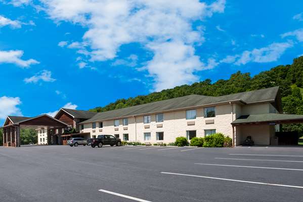 Exterior view - SureStay Plus Hotel by Best Western Berkeley Springs