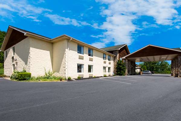 Exterior view - SureStay Plus Hotel by Best Western Berkeley Springs