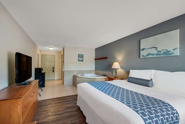  - SureStay Plus Hotel by Best Western Berkeley Springs