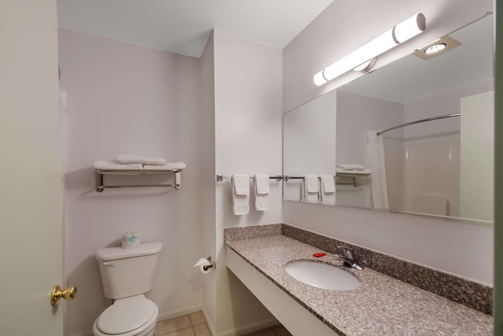 SureStay Plus by Best Western Berkeley Springs-guestroom-Guest Room,Bathroom,On-Site.jpg