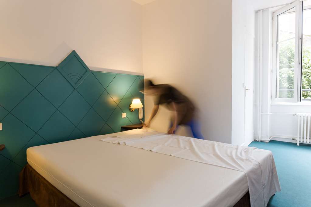 OG HOTEL BRISTOL, LE PUY EN VELAY-guestroom-Guest Room,On-Site.jpg