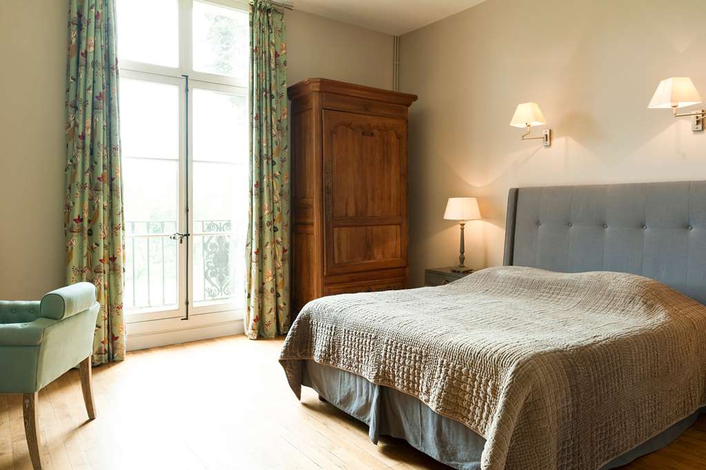OGCHATEAU DE PERREUX-guestroom-Guest Room,On-Site.jpg