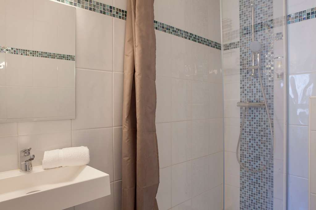 OG CITY HOTEL NOVELLANANTES CENTRE-guestroom-Guest Room,Bathroom,Accessibility,On-Site.jpg