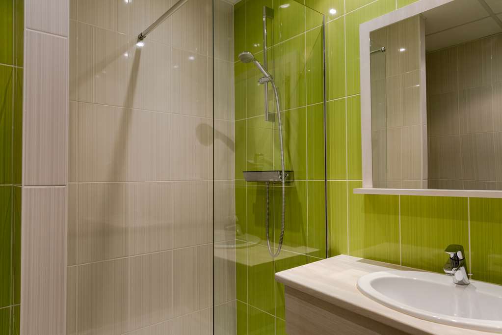 THE ORIGINALS CITY, HOTEL DES LYS-guestroom-Guest Room,Guest Room Amenity,On-Site.jpg