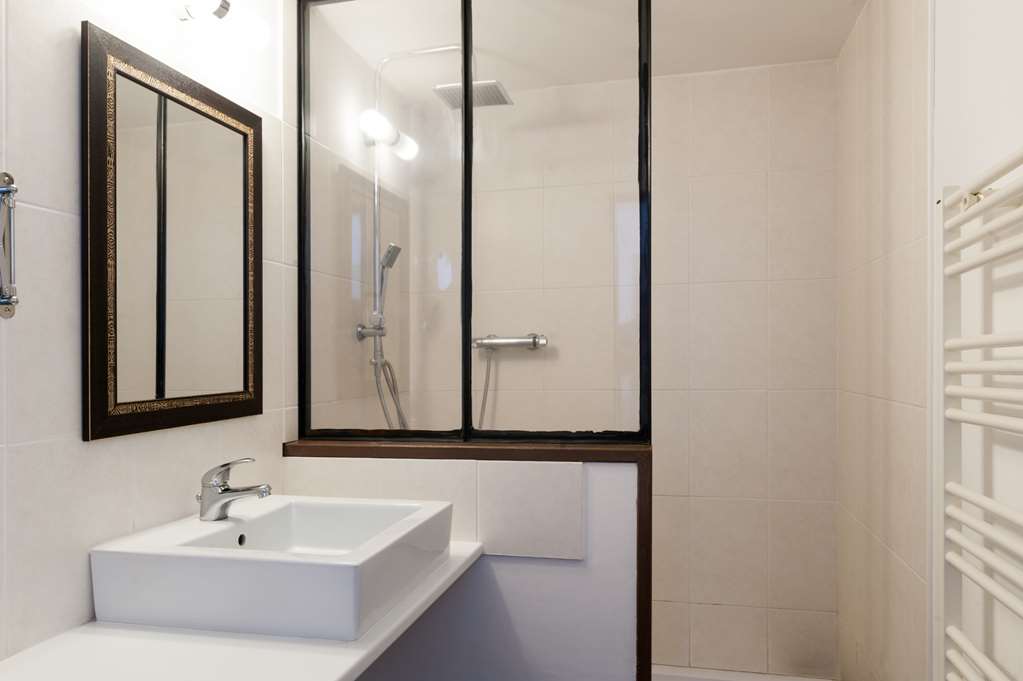 OG DOMAINE DE PRESLE SAUMUR-guestroom-Guest Room,Bathroom,On-Site.jpg