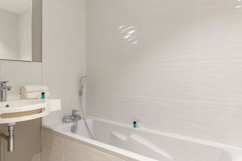 OG CITY HOTEL ACADINE-guestroom-Guest Room,Bathroom,On-Site.jpg